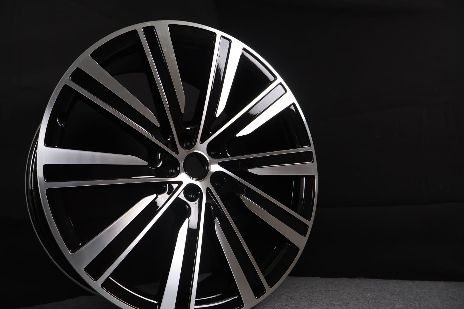 23 inch black Range Rover style alloy wheel with multi spoke design